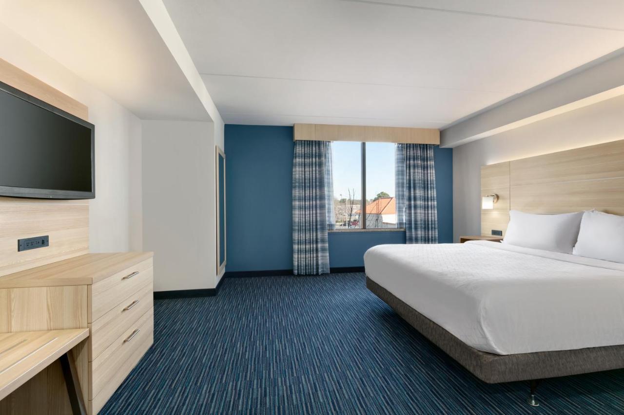Holiday Inn Express Hotel & Suites Norfolk Airport By Ihg Exterior foto