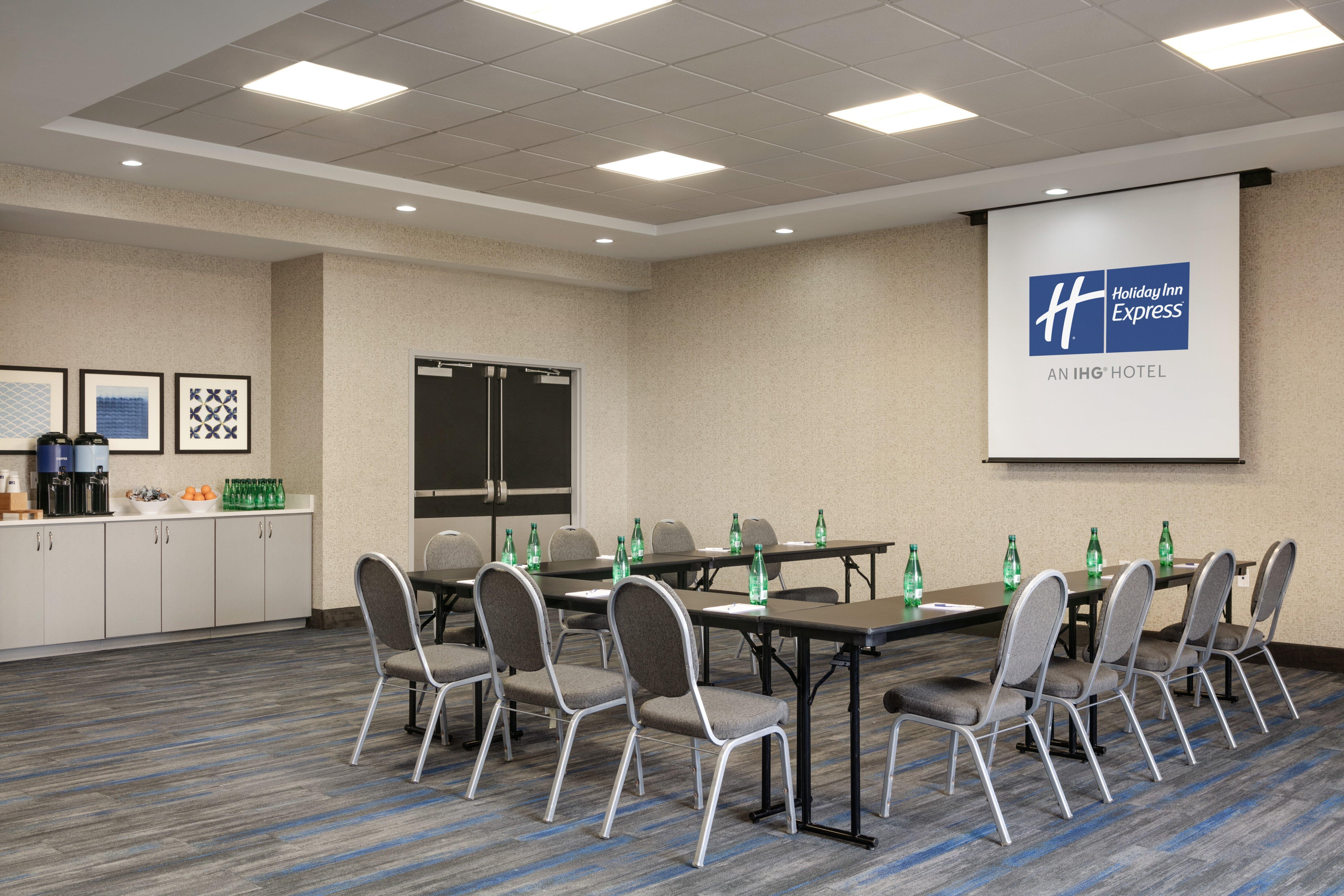 Holiday Inn Express Hotel & Suites Norfolk Airport By Ihg Exterior foto